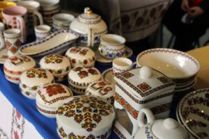 Com gastronomia e artesanato típicos, 3ª edição da Feira de Poltava recria mercado popular ucraniano em Curitiba