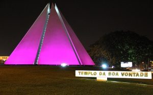 Templo da Boa Vontade ganha iluminação especial em apoio à campanha Outubro Rosa