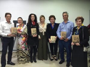Debate sobre livro argentino é prestigiado por  representantes do meio cultural de Ponta Grossa