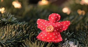 Programação infantil do Novo Batel encerra com oficina de criação de anjinhos de Natal
