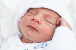 Fechamento precoce de ossos cranianos de recém-nascidos pode influenciar desenvolvimento da criança