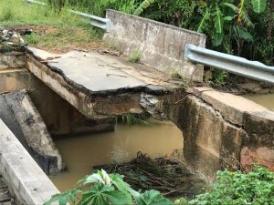 Moradores da Barra do Turvo "comemoram" três anos sem ponte