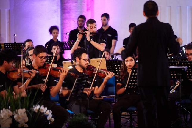 Primeira Orquestra Jovem do Paraná reúne jovens de projetos sociais e músicos de 7 estados brasileiros