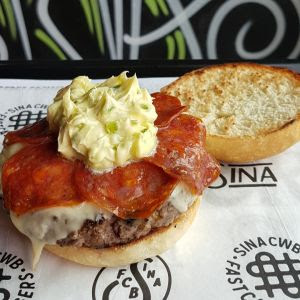 SINA Fast Casual Burgers lança hambúrguer especial em março