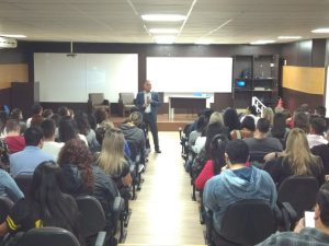 Universidade de Curitiba promove eventos gratuitos com profissionais e referências do Direito