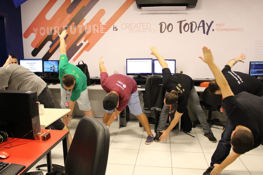 Desenvolvedores de software de Maringá participam de corrida solidária na Semana da Saúde