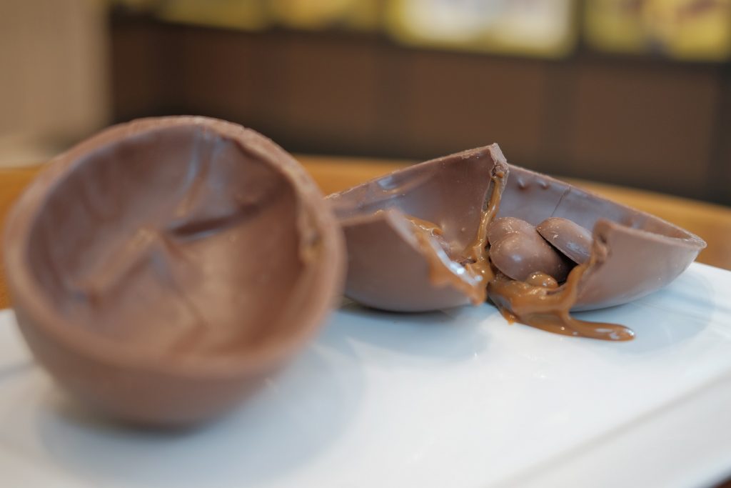Ovo de chocolate ruby, com toque de MasterChef e doce de leite argentino são novidades para a Páscoa 2019