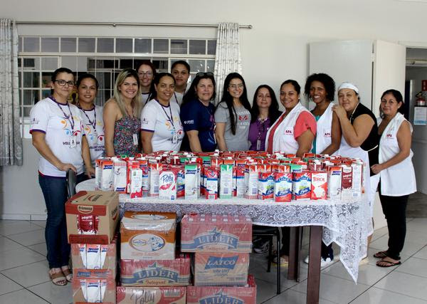 Grupo Voluntariado Prati arrecada mais de 300 litros de leite em ação solidária