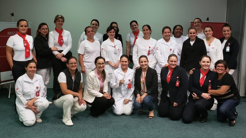 Semana de Enfermagem da Paraná Clínicas debate o ato de cuidar como essência da profissão