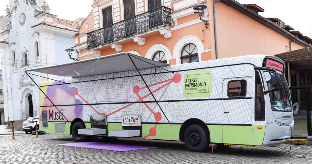 Ruas da Cidadania do Tatuquara e Fazendinha recebem ônibus da cultura no final de semana
