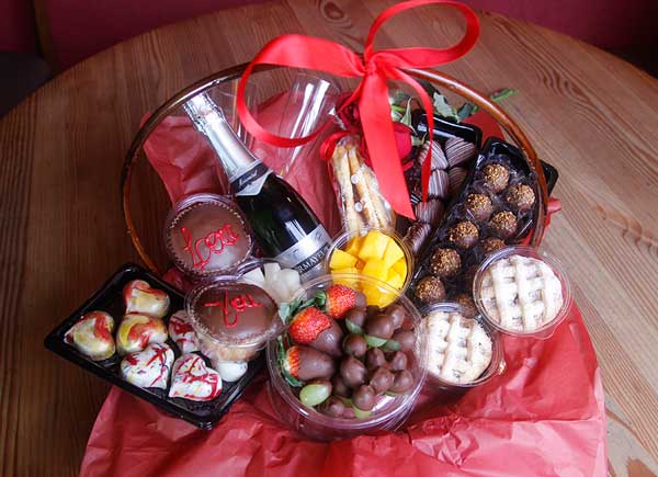 Sugestão de presente para o Dia dos Namorados: cesta Especial com chocolates e espumante da Pantucci