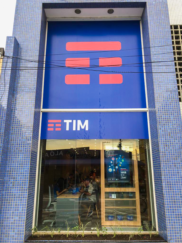 Com novo layout e modelo de atendimento, TIM inaugura duas novas revendas em Curitiba e Matinhos