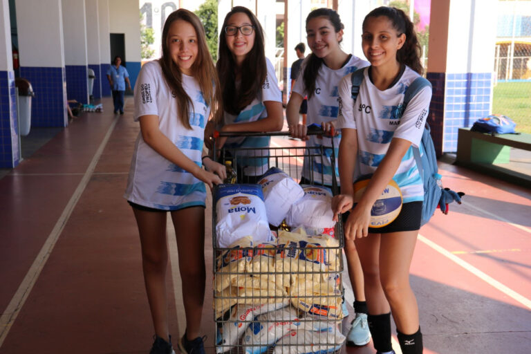 Estudantes de Maringá arrecadam 11 toneladas de alimentos para doação