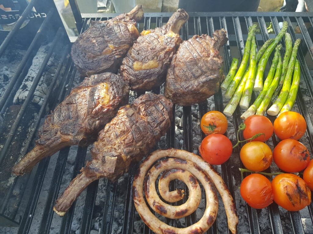 Clube de carnes realiza oficina de cortes e preparo de steaks