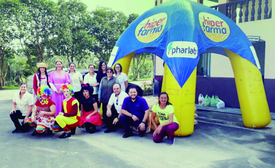 Rede Hiperfarma doa 800 pacotes de fraldas a quatro instituições de caridade no Paraná