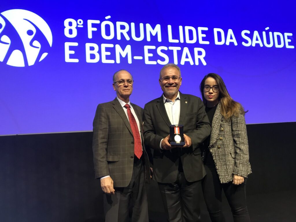 Presidente eleito da SBC recebe Prêmio Grandes Nomes da Medicina Brasileira