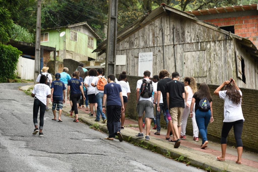 Voluntariado e solidariedade: jovens de Curitiba usam as férias para fazer o bem