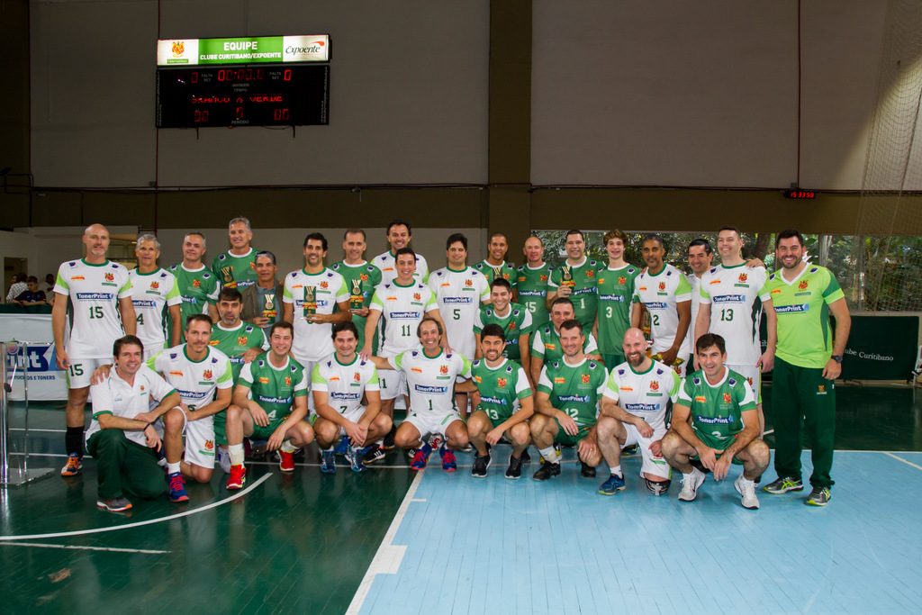 Geração de Ouro do Voleibol Brasileiro celebrou 27 anos de conquista no Clube Curitibano