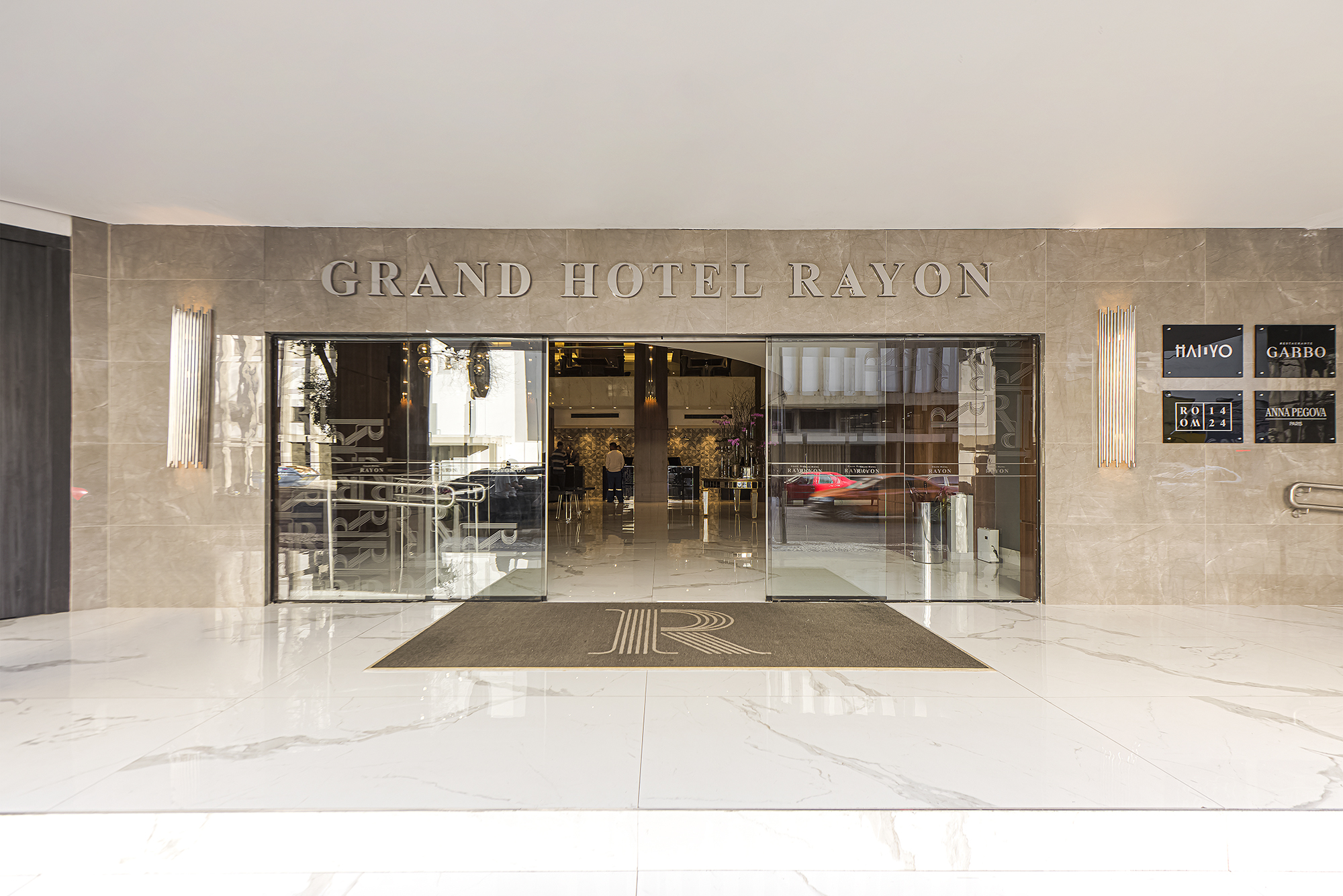 Grand Hotel Rayon oferece alta gastronomia, drinks e apresentações musicais durante o feriado
