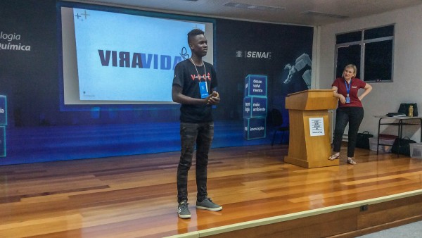 Aos 17 anos, jovem haitiano se destaca no Programa ViraVida Paraná
