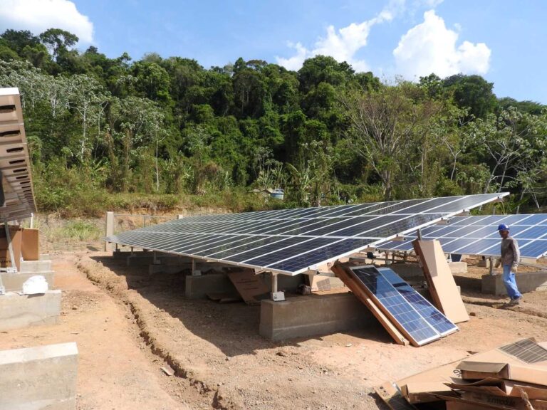 Energia solar muda a vida de quatro comunidades do Jari, no Pará