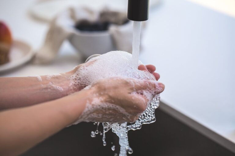 Especialista em bacteriologia alerta para a importância de lavar as mãos