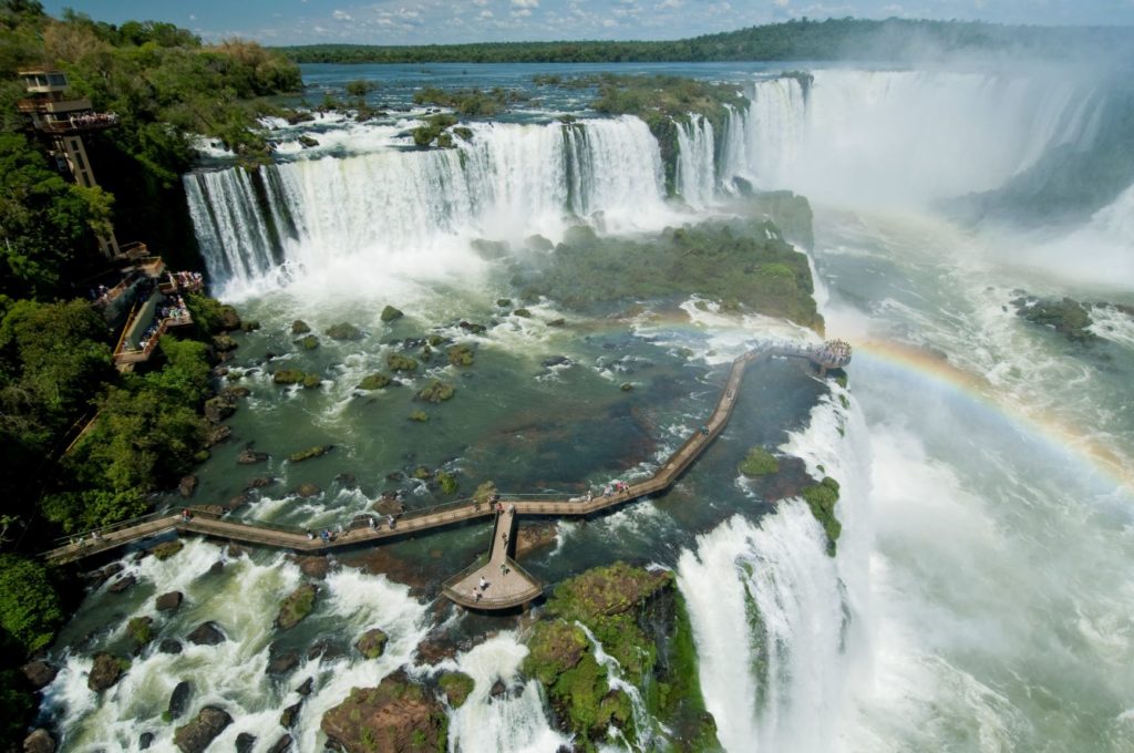 Foz do Iguaçu reabre para o turismo e aplicará testes de Covid-19 em visitantes