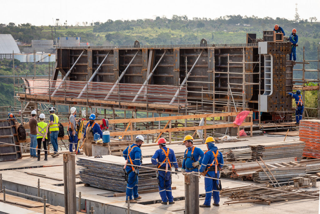 Obra financiada por Itaipu: Segunda peça gigante da Ponte da Integração já está em Foz