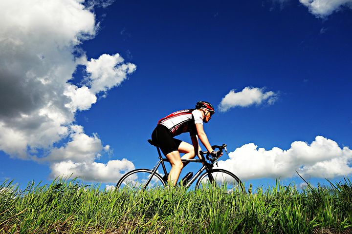 Andar de bicicleta requer cuidados para evitar fraturas e lesões