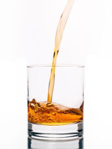 Dia Nacional de Combate ao Álcool: conheça 8 danos causados pelo consumo excessivo da substância