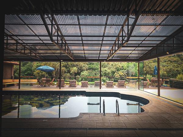 Hotel em Tijucas do Sul, no Paraná, oferece hospedagem perto da natureza e atividades ao ar livre