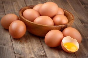 Arthur do BBB 21 diz comer cerca de 20 ovos por dia; saiba se a prática é recomendada
