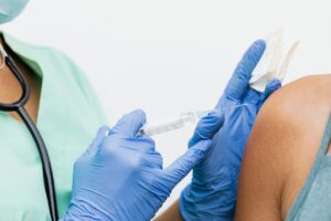 Vacina do HPV pode ser tomada por mulheres até 45 anos