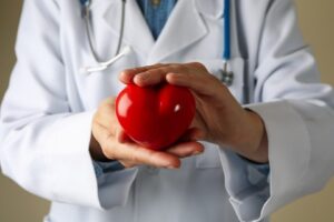 Estresse e ansiedade provocados pela pandemia aumentam fatores de risco para infarto do coração