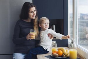 Alimentação saudável, prevenção e bons hábitos de mãe para filho