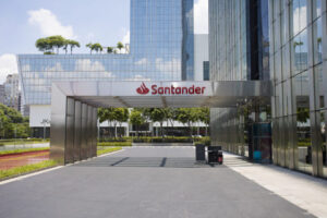 Santander oferece 50 mil bolsas de estudo para capacitação em TI