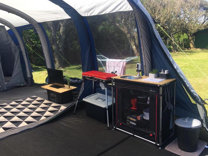 Cozinha compacta para acampamento vira negócio de família