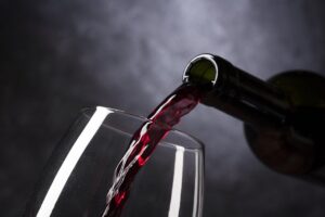 Venda de vinhos e espumantes cresce 19% no Brasil no acumulado de 12 meses