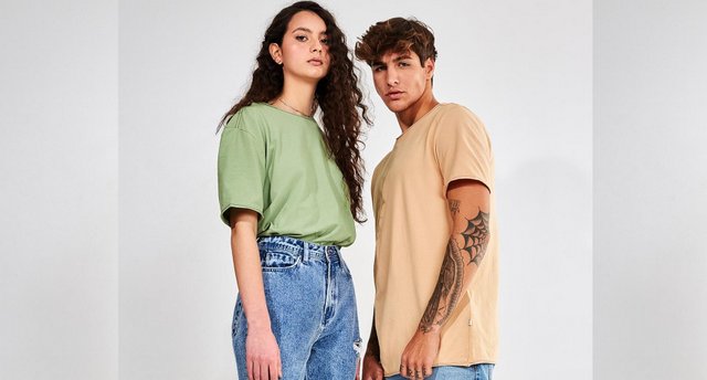 Youcom reforça seu compromisso com a moda responsável e lança camisetas com tingimento natural