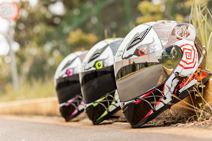 Empresa brasileira lança linha de capacetes com gráfico dos Jogos Mortais