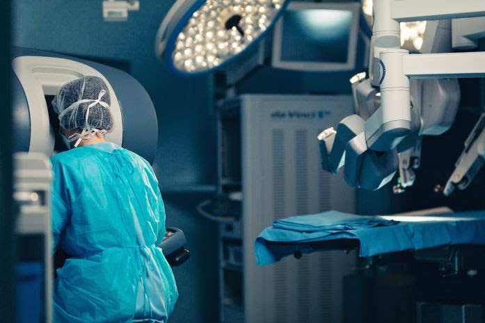 Instituições de Curitiba organizam maior evento de cirurgias robóticas ao vivo do mundo