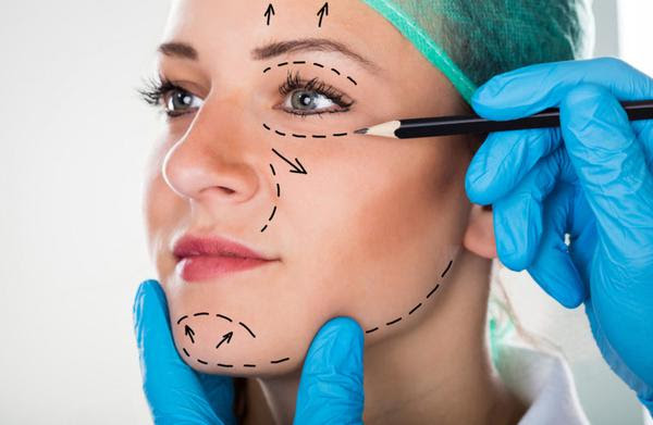 Harmonizar o rosto e melhorar perfil pode ser feito sem agulhas, com resultado natural e definitivo