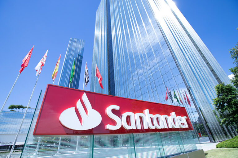 Santander Bootcamp distribui 50 mil bolsas para desenvolvimento de software e programação