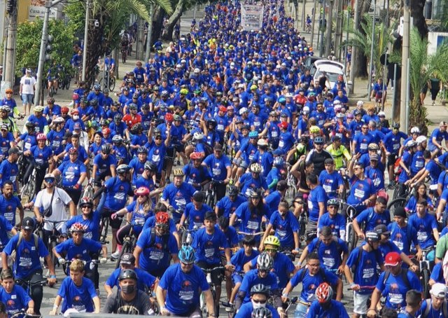 Mais de 2.500 ciclistas coloriram as ruas de Curitiba no Passeio Ciclístico Condor
