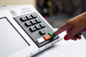 Com mais de 147 milhões de eleitores, o Brasil se prepara para uma nova eleição em outubro, quando serão disputadas vagas para governador, deputado estadual, deputado federal, senador e presidente. 