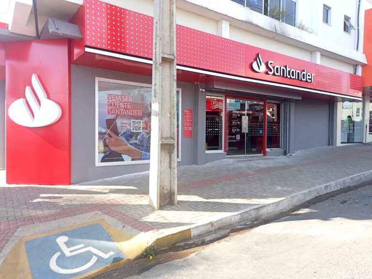 Santander inaugura agência em São Mateus do Sul