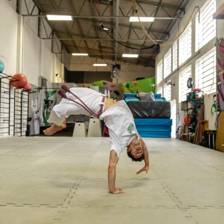 Barracão Tangará promove workshop  de Acrobacias de Circo e Capoeira
