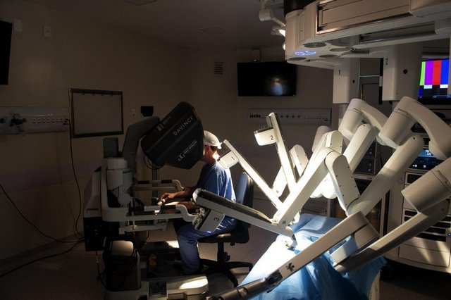  Nova regulamentação orienta cirurgia robótica no Brasil
