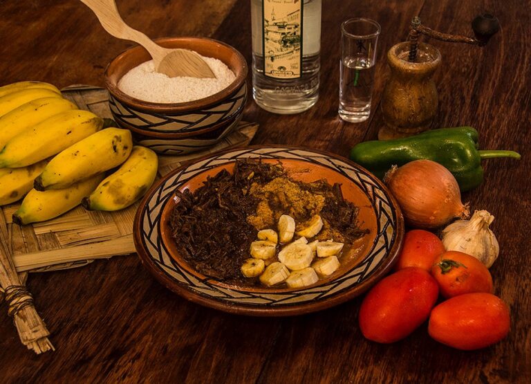 Bar Cubano promove almoço especial com barreado de Morretes neste sábado
