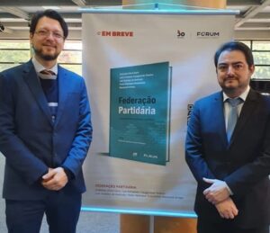 Professores do UniCuritiba lançam livro sobre o tema e explicam o que muda nas Eleições com a possibilidade de união dos partidos políticos